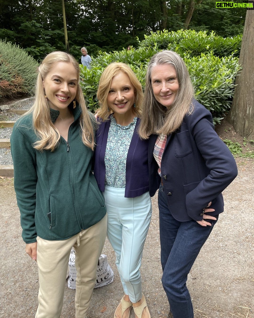 Teryl Rothery - 8.9K Likes - Can’t wait to be with these fabulous women and the ENTIRE Virgin River Family!!❤️
#Netflix #VirginRiverSeries 🙏🏼💕