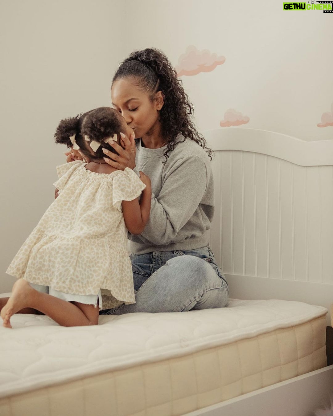Tetona Jackson Instagram - And just like that, we have a big girl bed. Thank you @naturepedic for Harlieās new mattressš¤ When it came to buying Harlieās new bed I was so amazed to see how many mattresses were filled with toxins like formaldehyde, flame retardants, and benzene that can lead to cancer, infertility, and developmental brain disorders. As I dove deeper into my search for the perfect mattress, I was so thankful to come across @naturepedic. Naturepedicās organic movement has been all about healthy sleeping and eliminating toxic chemicals from mattresses & bedding. With so many certifications under their belt, Iām so happy they are a part of our steps to a healthy and non-toxic home š¤ #gifted #naturepedic
