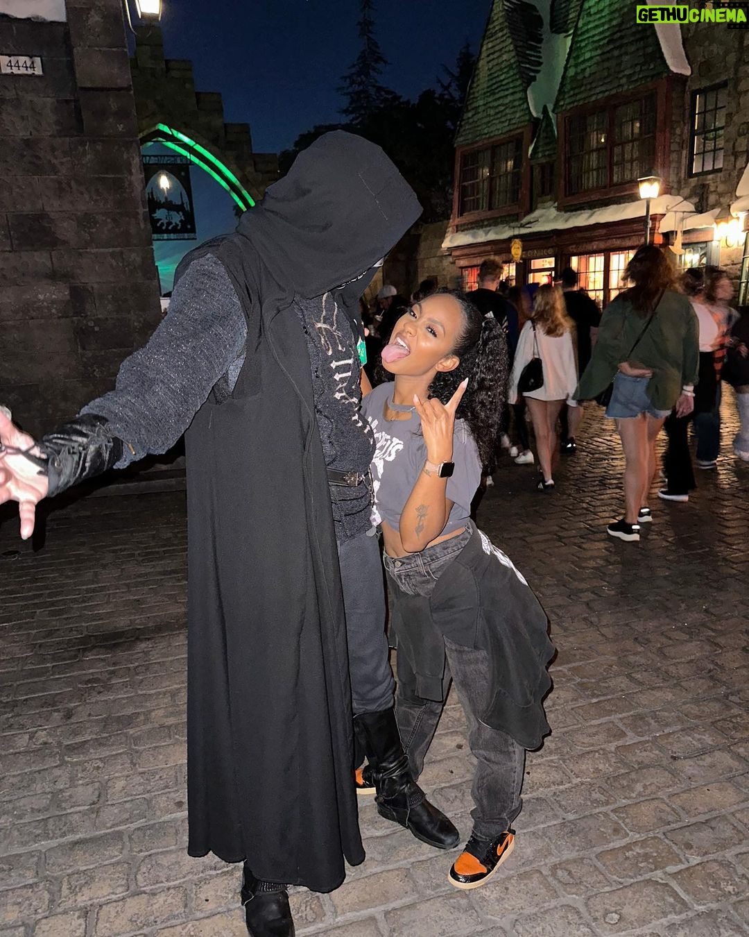 Tetona Jackson Instagram - Thank you for the screams @horrornights. Always a good time ☠️🎃 #UniversalHHN Halloween Horror Nights - Hollywood