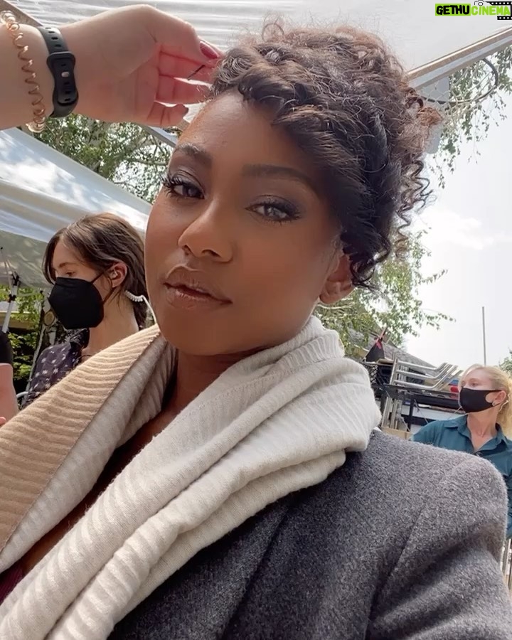 Tetona Jackson - 2.5K Likes - Some bts from The Housewives 🎄🎬 #housewivesnorthpole