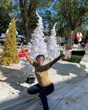 Tetona Jackson Instagram - Some bts from The Housewives 🎄🎬 #housewivesnorthpole
