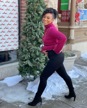 Tetona Jackson Instagram - Some bts from The Housewives 🎄🎬 #housewivesnorthpole
