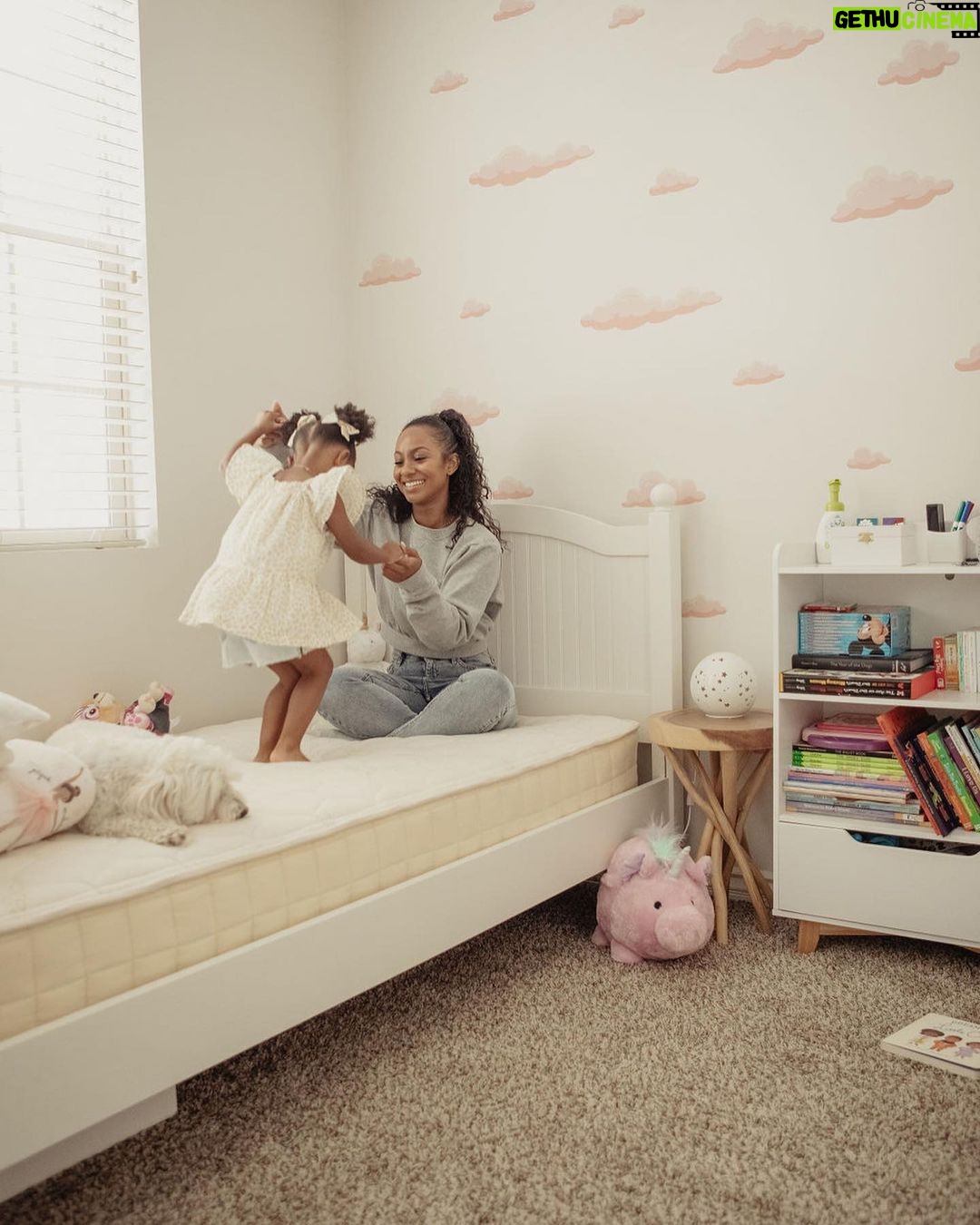 Tetona Jackson Instagram - And just like that, we have a big girl bed. Thank you @naturepedic for Harlieās new mattressš¤ When it came to buying Harlieās new bed I was so amazed to see how many mattresses were filled with toxins like formaldehyde, flame retardants, and benzene that can lead to cancer, infertility, and developmental brain disorders. As I dove deeper into my search for the perfect mattress, I was so thankful to come across @naturepedic. Naturepedicās organic movement has been all about healthy sleeping and eliminating toxic chemicals from mattresses & bedding. With so many certifications under their belt, Iām so happy they are a part of our steps to a healthy and non-toxic home š¤ #gifted #naturepedic