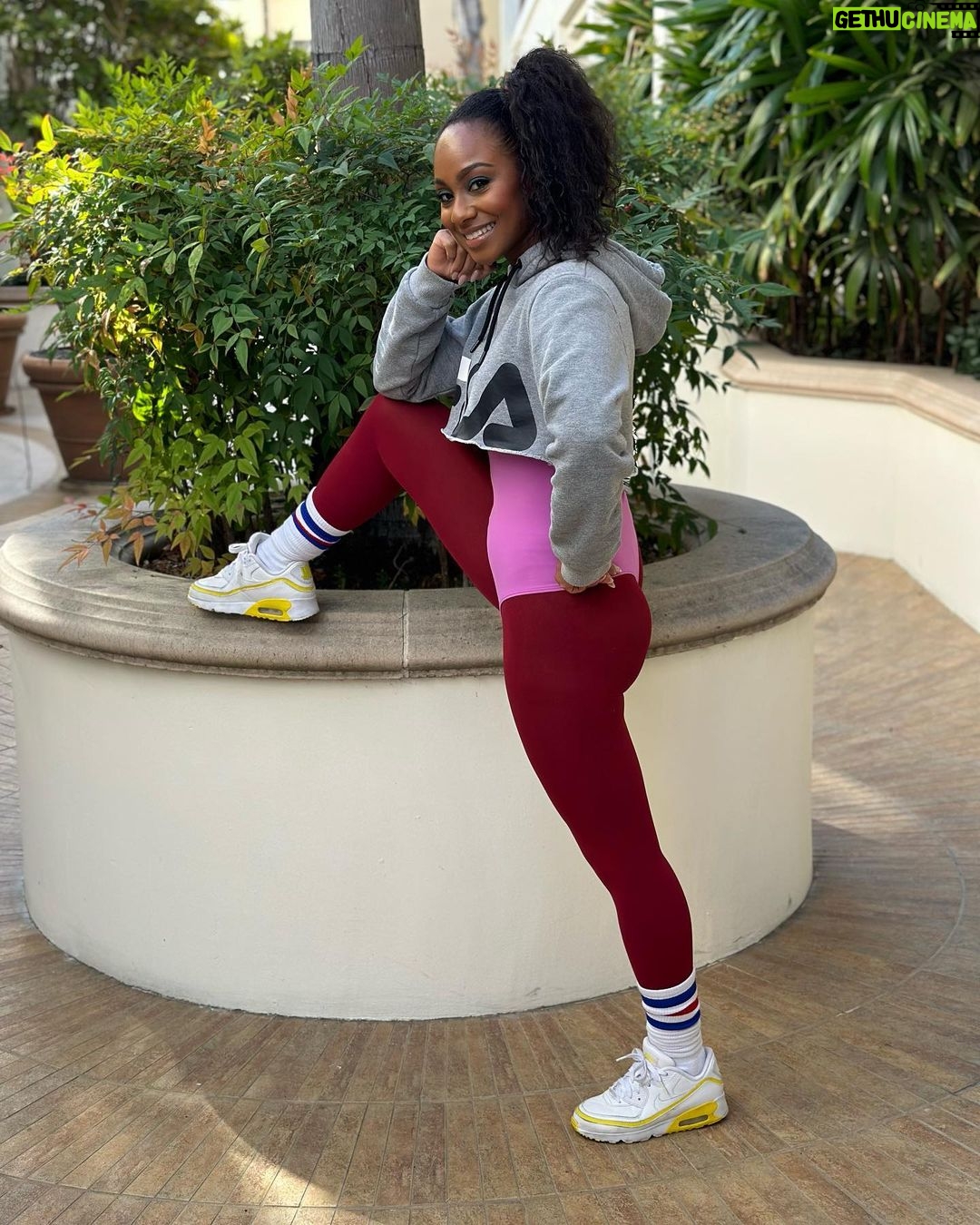 Tetona Jackson Instagram - For only $8.99 you too can look great, feel great, and have FUN! Call me for all your jazzercise needs ☎️