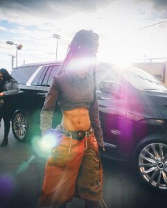Teyana Taylor Instagram - Walk on by…🌹 📸: @bauergriffin @gettyimages @kvnhrtlss