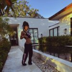 Teyana Taylor Instagram - Bday Dump: Miamiiiii don’t owe auntey nothingggggg🌹It’s nothing like getting away & spending time in one of my fave cities with family and friends on a special occasion in style and comfort! I had the best time! Thank you to @airbnb for putting me and the fam up for my bday week 🌹❤️🌹 📸: @kvnhrtlss