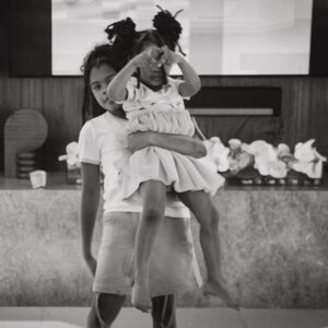 Teyana Taylor Instagram - Bday Dump: Miamiiiii don’t owe auntey nothingggggg🌹It’s nothing like getting away & spending time in one of my fave cities with family and friends on a special occasion in style and comfort! I had the best time! Thank you to @airbnb for putting me and the fam up for my bday week 🌹❤️🌹 📸: @kvnhrtlss