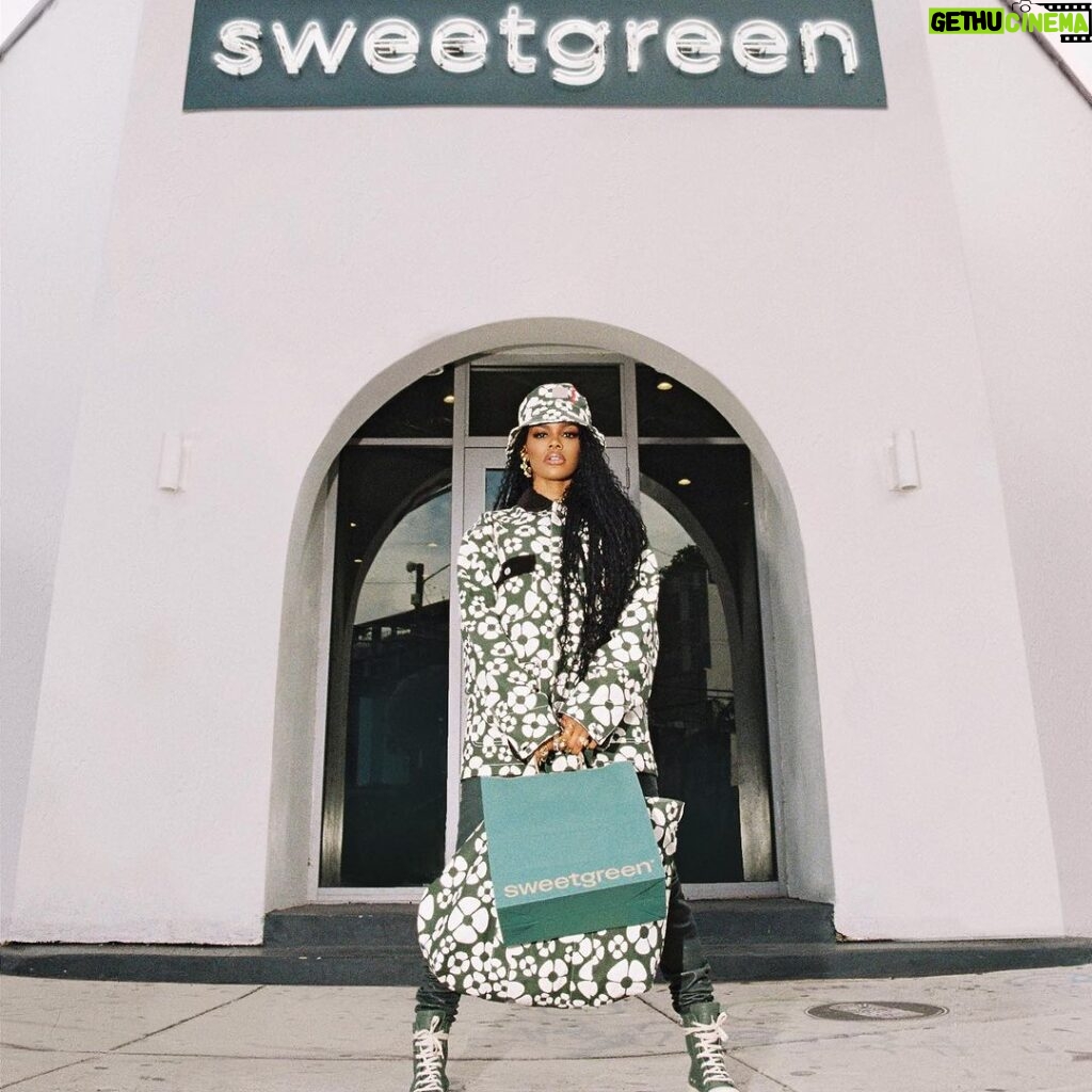 Teyana Taylor Instagram - AunTey getting her own @sweetgreen plate yallllllll!!!!!! 👏🏾 Thank you sooooo much @sweetgreen for partnering to support @tender foundation with me!! Starting tomorrow 11/9 the “Teyana Taylor Plate” will be available ONLY in Atlanta ONLY in-store and ONLY for four days! So pull up and try it out!!! Oh… and MEET ME!! 😉 I’ll be pulling up to @sweetgreen OG location between 12-2pm at Ponce City Market - 650 North Ave NE, Suite 102B, Atlanta, GA 30308 so come eat with me!!!! 🥦 #sweetgreenpartner All ATL locations that will carry the Teyana Taylor plate: 14th + Peachtree Emory Village Lenox Square Ponce City Market Perimeter West Midtown 📸: @jussy Atlanta, Georgia