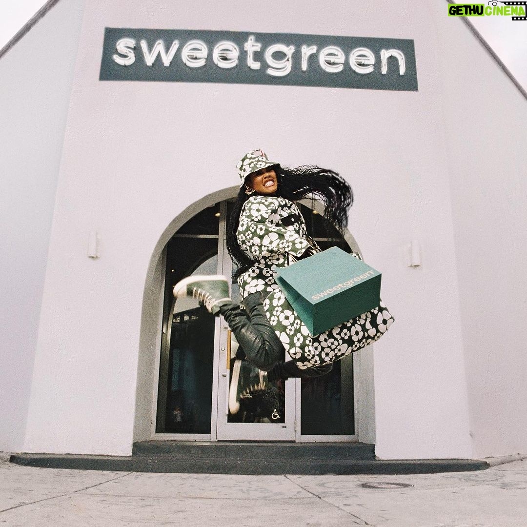 Teyana Taylor Instagram - AunTey getting her own @sweetgreen plate yallllllll!!!!!! 👏🏾 Thank you sooooo much @sweetgreen for partnering to support @tender foundation with me!! Starting tomorrow 11/9 the “Teyana Taylor Plate” will be available ONLY in Atlanta ONLY in-store and ONLY for four days! So pull up and try it out!!! Oh… and MEET ME!! 😉 I’ll be pulling up to @sweetgreen OG location between 12-2pm at Ponce City Market - 650 North Ave NE, Suite 102B, Atlanta, GA 30308 so come eat with me!!!! 🥦 #sweetgreenpartner All ATL locations that will carry the Teyana Taylor plate: 14th + Peachtree
Emory Village Lenox Square Ponce City Market Perimeter West Midtown 📸: @jussy Atlanta, Georgia