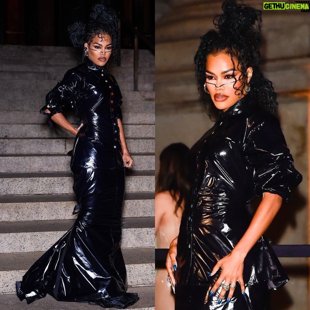 Teyana Taylor Instagram - She could put the body in a body bag and still carry it out the front door. #GETIN Thank you @christopherjohnrogers & @cfda for having me! π€ Young Legenddddd @christopherjohnrogers Iβm so proud of you! Congrats on your Nom! π€ πΈ: @vanityfairnext @cfda @martsromeo @kvnhrtlss