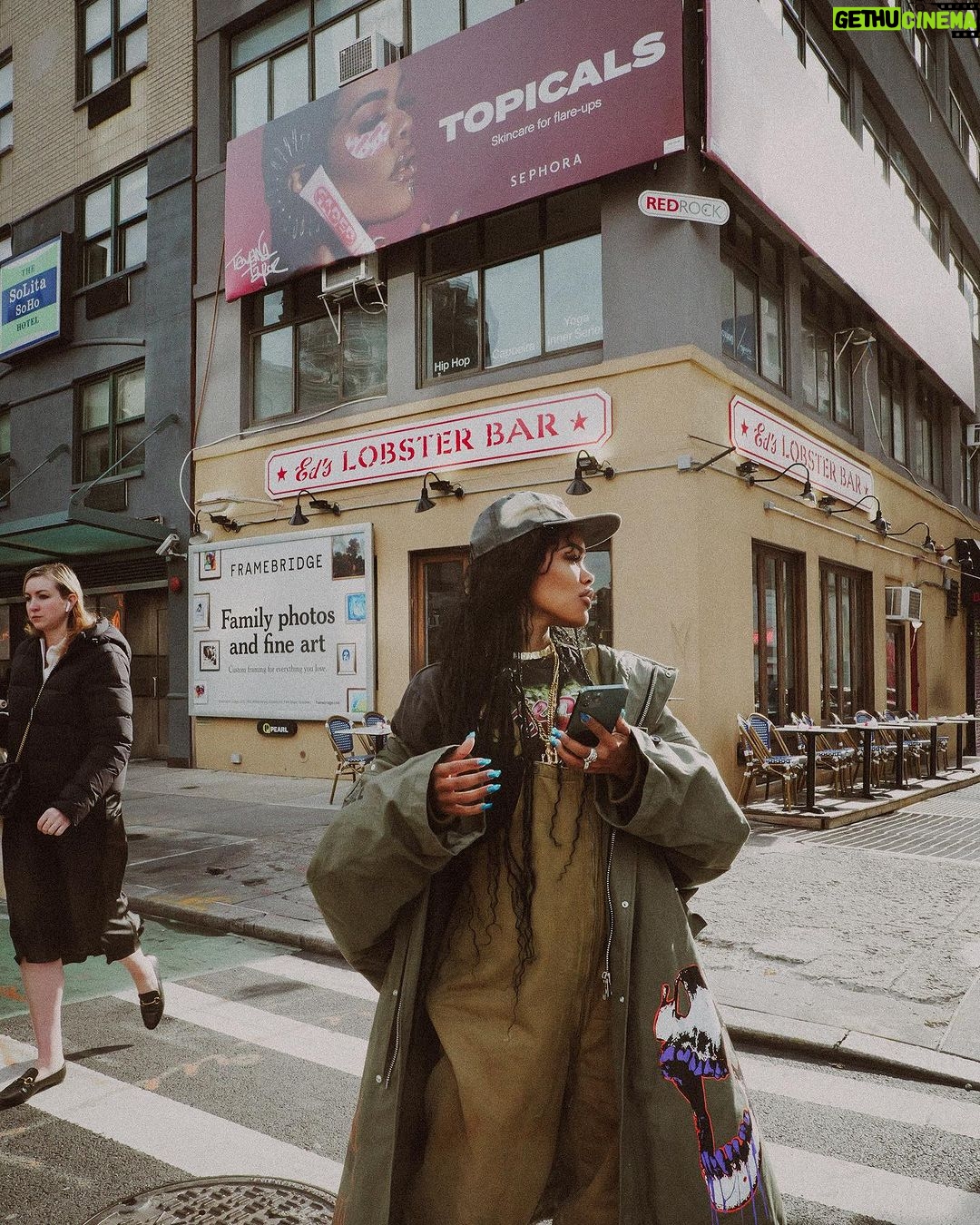 Teyana Taylor Instagram - Went to see one of my billboards yesterday! First stop @topicals 🫶🏾😆🥰Thank you for everything! This journey together has been so dope! Im so grateful! ❤️ Congrats to the CEO @olamideaolowe I’m so proud of you and the whole @topicals family! We ate this up! That’s that black girl magic 👏🏾 🪄 🌹 I would also like to send a special Thank you @sephora at Atlantic terminal in Brooklyn for hosting our meet & greet with such warm love and care last week! The whole staff was amazing 🌹🫶🏾🌹 📸: @kvnhrtlss @casanova.cabrera @aichaxc New York, New York
