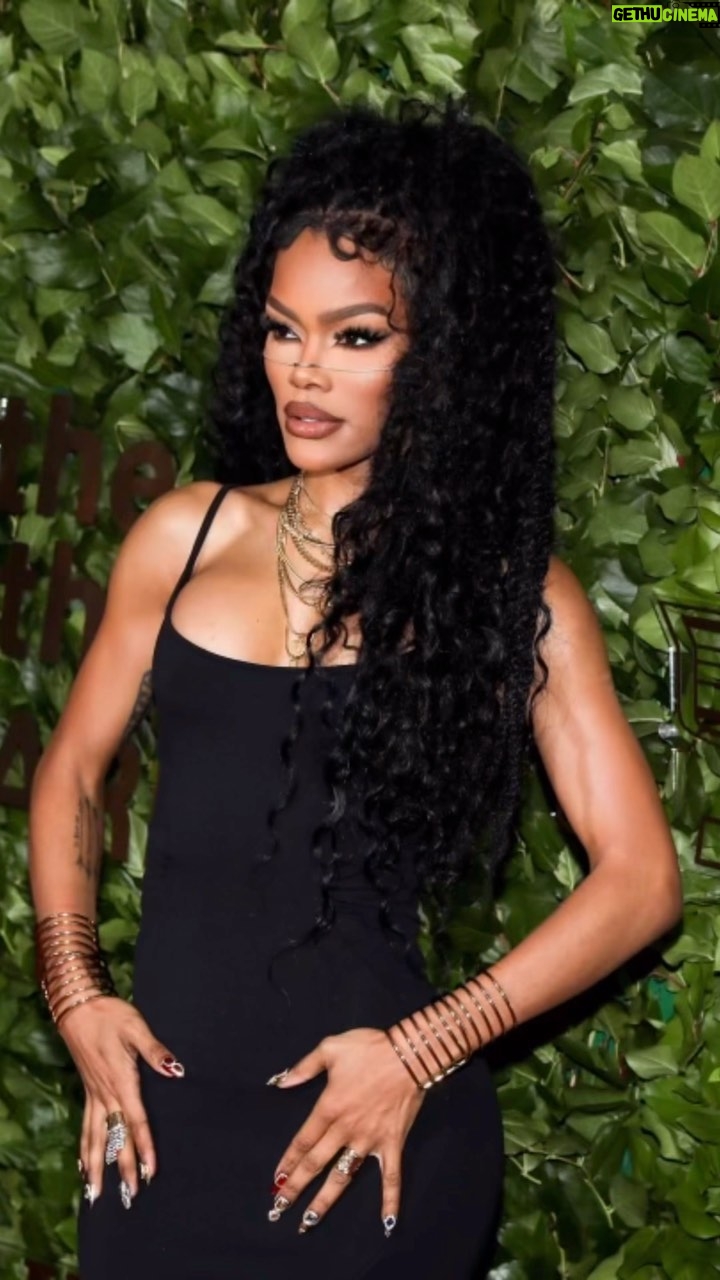 Teyana Taylor Instagram - The dream can be reality πΉ Thank you @thegotham for the love in such an iconic room!! π«ΆπΎπ€π«ΆπΎ π₯: @girlfromjerseycity πΈ: @thegotham ππΎββοΈ: @wildflowherlocs π: @yeikaglow π: @rickowensonline π
πΎ: @nuthin_butnails accessories: @houseofmalakai @dylanlex @zara