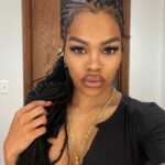 Teyana Taylor Instagram - Not a big selfie person but random late night selfies in a bathroom with good lighting is fucking lit 🤣 This bathroom don’t owe aunTey nothingggg bayyybeeee 😩😂😂🙌🏾🙌🏾🙌🏾🙌🏾