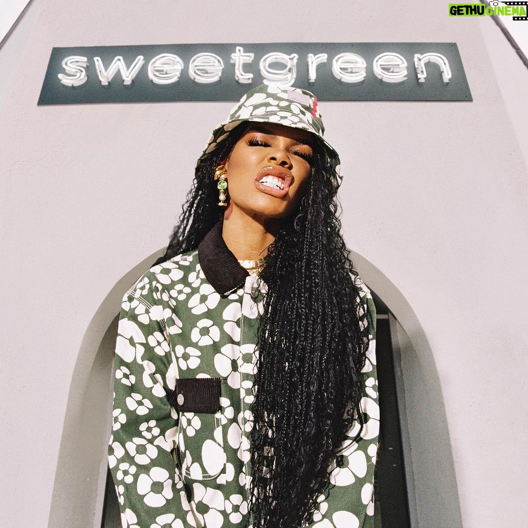 Teyana Taylor Instagram - AunTey getting her own @sweetgreen plate yallllllll!!!!!! 👏🏾 Thank you sooooo much @sweetgreen for partnering to support @tender foundation with me!! Starting tomorrow 11/9 the “Teyana Taylor Plate” will be available ONLY in Atlanta ONLY in-store and ONLY for four days! So pull up and try it out!!! Oh… and MEET ME!! 😉 I’ll be pulling up to @sweetgreen OG location between 12-2pm at Ponce City Market - 650 North Ave NE, Suite 102B, Atlanta, GA 30308 so come eat with me!!!! 🥦 #sweetgreenpartner All ATL locations that will carry the Teyana Taylor plate: 14th + Peachtree
Emory Village Lenox Square Ponce City Market Perimeter West Midtown 📸: @jussy Atlanta, Georgia