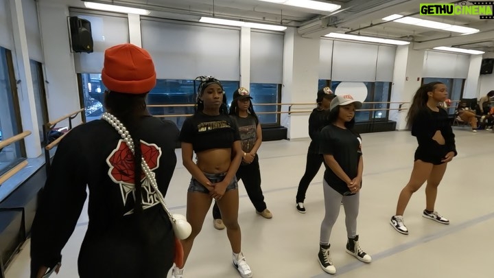 Teyana Taylor Instagram - Damnnnnn @theauntiesinc back at it again 😏 Dear @lola.brooke 🌹 Ya summer Jam debut went out with a bangggggggg! You should be very proud of yourself. You got IT! We literally only had 2 four hour rehearsals but I had no worries cause I knew you could & would kill that shit! I want to thank you and ya amazing team for trusting @theauntiesinc and knowing that you were in good hands. This is just the beginning! So be ready to reach beyond the stars ✨