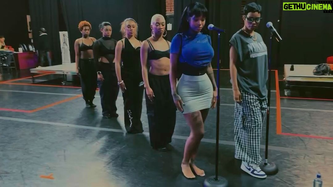 Teyana Taylor Instagram - It’s time to PULL UP @summerwalker 🙌🏾🙌🏾 I’m soooooo proud & excited for you. 🌹 Thank you for trusting & knowing that you are in good hands with @theauntiesinc 🙌🏾 This will be a night to remember love…🌹🌹🌹🌹#spikeTey #creativedirector #poweredbytheaunties