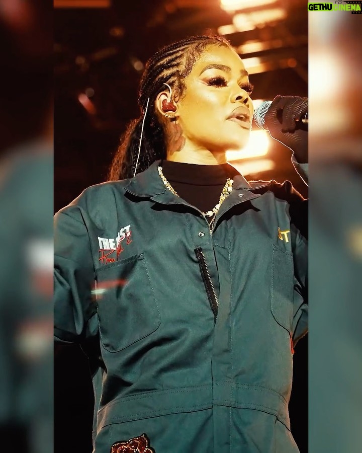 Teyana Taylor Instagram - Thank you @solblume for your visit at The Last Rose Motel We hope you enjoyed your stay! ๐น๐น๐น P.S. I love you Sacramento. Thank you for staying checked in with your genuine love and keeping me lifted thru all of the technical difficulties. Thru all of it we STILL had one hell of a stay and it felt good to be back on stage ๐๐ช๐พโค๏ธ๐นโค๏ธ #SOLBUMEFESTIVAL ๐ฅ: @Respectivecollective @calligrafist