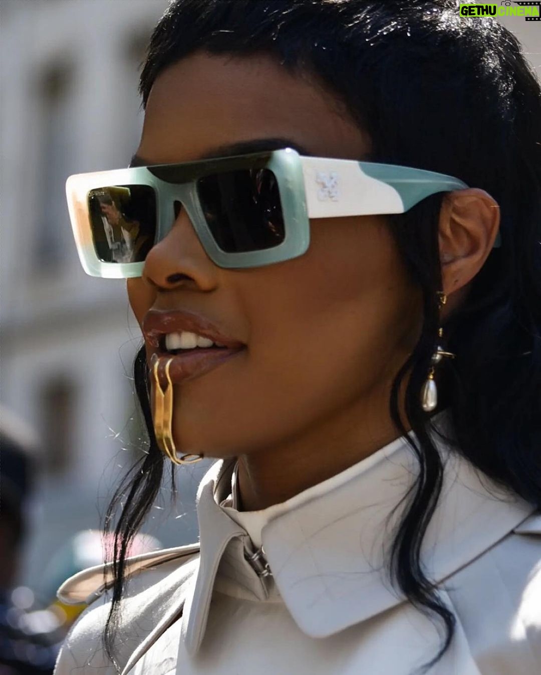 Teyana Taylor Instagram - Thank you @sacaiofficial for having me 🖤 It was hot as hell outside but the Show was hella cold 💙🥶🥶🥶🥶🥶🥶💙 📸: @rickyfilmingstudios @zerbibrub @fabrisflorencia @sacaiofficial @claireguillon