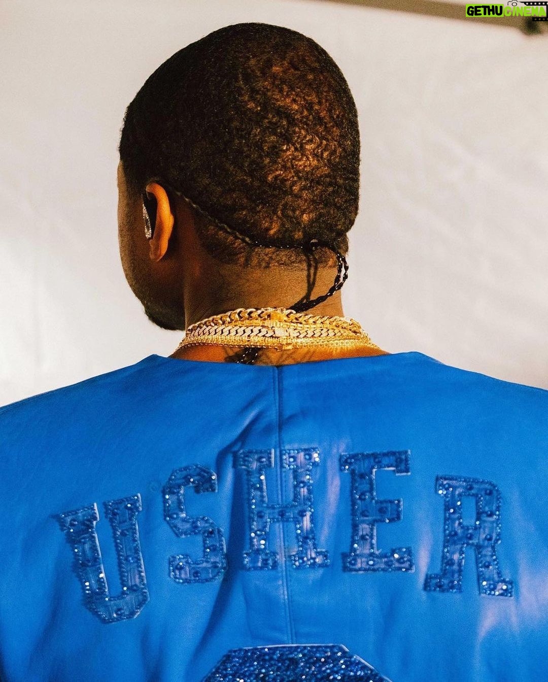 Teyana Taylor Instagram - Another one THANK YOU ππΎ I guess @theauntiesinc can officially add styling to our resume! We do it all!!! πππ Iβve had the opportunity to style & design all of the looks for the legendary @usher, his dancers & band for the LADF GALA performance at Dodger Stadium. Ive styled lots of people but this one is for the books! Iβm still pinching myself! Thank you @usher for trusting me to get you righttttttt for such a big night! I want to send a huge Thank you to my village who made sure everything went smooth. We pulled it off with so lil time and still made magic πππ forever grateful! Thank to my right hand @coco_gilbert for always holdin it down!!! πͺπΎπͺπΎπͺπΎ Thank you to my lovely wardrobe team @ejking21 @_lovefrankie @lb_1985 for making sure usher and crew was suited and booted!! Thank you to my art team @ohshitpiper & @whoisjasper for the bedazzled forces! Killed it perusual!! Thank you @tristanblakecollection & @aulblack for sketching my vision to life! I appreciate you guys! Thank you @sirbabajagne for doing all the custom pieces for usher and the dancers in literally No Time!!! I can always count on you. Thank you to fam @brastxx @londondadaa @money.merch for coming thru in the clutch with the merch for the band & background singers with the custom caps & coveralls! IT TRULY TAKES A VILLAGE. I appreciate my team so much! & again thank you @usher for the opportunity πππππππ #poweredbytheaunties #annualbluediamondgala