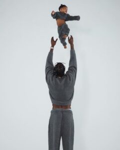 Teyana Taylor Instagram - Happy Father’s Day Hubzzzzz!🌹It has been one of theeeeee beautiful & greatest joys of my world watching you grow into the man you are today! Especially as a parent. No one ever said it would be easy but you make this papa thing look like a breezeeee. I love you, We love you. Happy Papa Smurf day @imanshumpert 🌹🌹🌹🌹