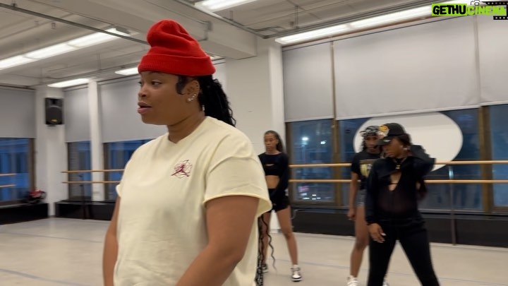 Teyana Taylor Instagram - Damnnnnn @theauntiesinc back at it again 😏 Dear @lola.brooke 🌹 Ya summer Jam debut went out with a bangggggggg! You should be very proud of yourself. You got IT! We literally only had 2 four hour rehearsals but I had no worries cause I knew you could & would kill that shit! I want to thank you and ya amazing team for trusting @theauntiesinc and knowing that you were in good hands. This is just the beginning! So be ready to reach beyond the stars ✨