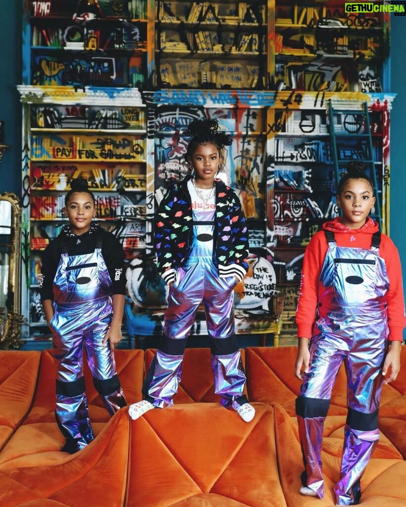 Teyana Taylor Instagram - Sooooo proud of my baby girllllllllllll 🥹❤️🌹😍 My favorite lil fashionista @gottalovejunie latest collection for @jujubeezclothing is HERE! We partnered with @kidsfootlocker on an exclusive unisex collection that is fun, vibrant & everything the big kiddos will love! Grab it now! 💜💚❤️🧡💛💚🩵💙🤎🖤🩶🩶🤍 📸: @ro.lexx