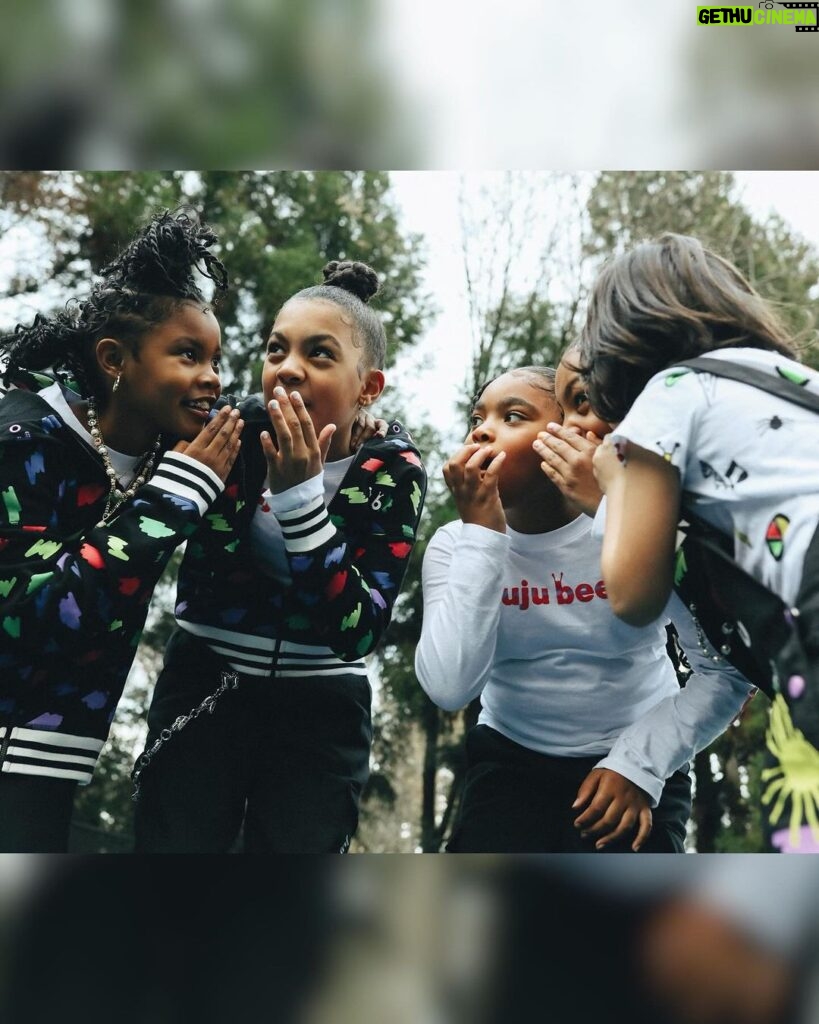 Teyana Taylor Instagram - Sooooo proud of my baby girllllllllllll 🥹❤️🌹😍 My favorite lil fashionista @gottalovejunie latest collection for @jujubeezclothing is HERE! We partnered with @kidsfootlocker on an exclusive unisex collection that is fun, vibrant & everything the big kiddos will love! Grab it now! 💜💚❤️🧡💛💚🩵💙🤎🖤🩶🩶🤍 📸: @ro.lexx