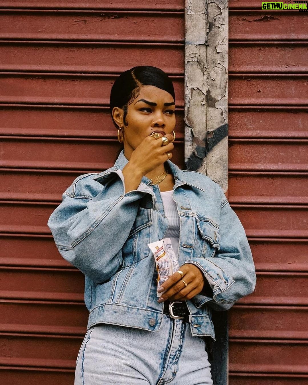 Teyana Taylor Instagram - Wait WHATTTTTTTTT π€―π€―π€―π€―π₯Ή SEVEN @naacpimageawards nominations?!!!!! Oh God really not playin bout his kids in Jesus name AMEN. Congrats to the whole @athousandandonefilm village! We did it!! πͺπΎπͺπΎπͺπΎ & Again thank you @naacpimageawards this is truly amazing and means so much to everyone involved. We will def be in there like a 30 Inch, 13x4 Straight HD Pre Plucked Lace Frontal buss down bone straight π©π©ππππππ See yβall in march! πΉπΉπΉπΉπΉ πΈ: @aaronricketts_