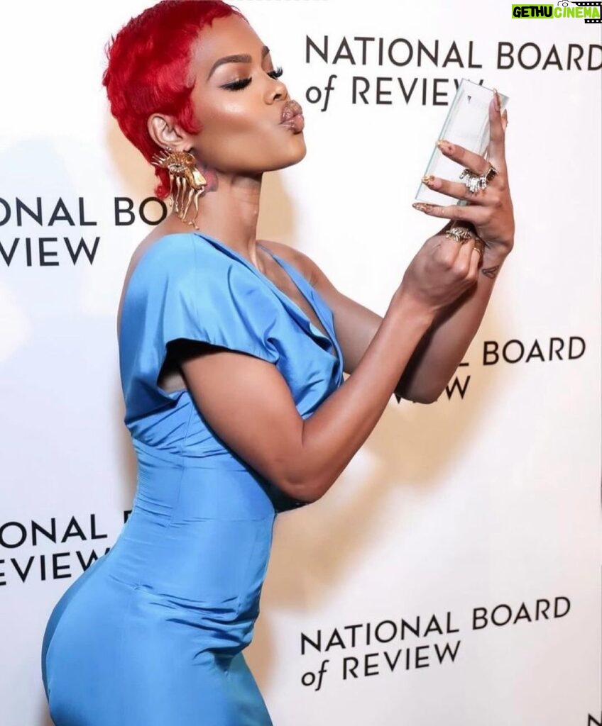 Teyana Taylor Instagram - I want to send a special thank you @nbrfilm for a night I will never forget. 💫Thank you bestowing this amazing honor upon me. I'm beyond touched and so, so grateful to have received the “Breakthrough Performance” Award! Thank you for seeing me and believing in me! 🌹 To my sister @avrockwell you are truly a gem. Thank you for your beautiful message, and thank you for YOU. This has been an amazing journey with you, and I’m happy we get to share these moments together! 🌹 A journey of walking “A Thousand And One” miles starts with a single step... To my village that helped me SHOW UP for INEZ. Let me start this by thanking my God Almighty, because through him all things are possible 🙏🏾 AV ROCKWELL, LENA, RISHI of Hillman Grad, MY BEAUTIFUL BABY GIRLS, MY PARENTS, EDDIE & JULIE of SIGHT UNSEEN, FOCUS FEATURES, the AMAZING CAST & CREW, the entire production staff. MY WME Family, THE AUNTIES & my whole support system! There would be no Inez without y'all. ❤️ Again, Thank you @nbrfilm for this amazing honor! 📸: @gettyimages @thehapablonde @andrewtess @nbrfilm
