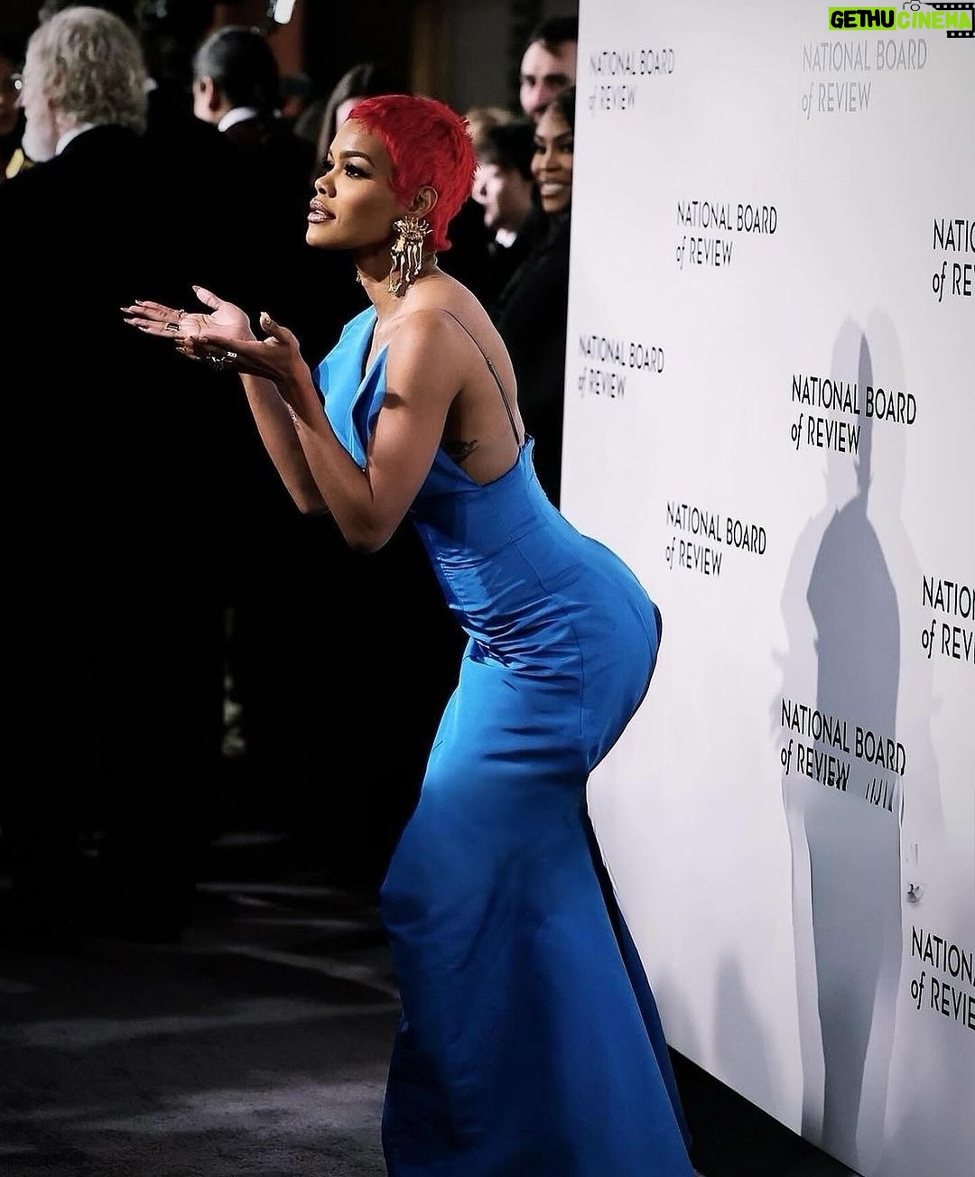 Teyana Taylor Instagram - I want to send a special thank you @nbrfilm for a night I will never forget. 💫Thank you bestowing this amazing honor upon me. I'm beyond touched and so, so grateful to have received the “Breakthrough Performance” Award! Thank you for seeing me and believing in me! 🌹 To my sister @avrockwell you are truly a gem. Thank you for your beautiful message, and thank you for YOU. This has been an amazing journey with you, and I’m happy we get to share these moments together! 🌹 A journey of walking “A Thousand And One” miles starts with a single step... To my village that helped me SHOW UP for INEZ. Let me start this by thanking my God Almighty, because through him all things are possible 🙏🏾 AV ROCKWELL, LENA, RISHI of Hillman Grad, MY BEAUTIFUL BABY GIRLS, MY PARENTS, EDDIE & JULIE of SIGHT UNSEEN, FOCUS FEATURES, the AMAZING CAST & CREW, the entire production staff. MY WME Family, THE AUNTIES & my whole support system! There would be no Inez without y'all. ❤️ Again, Thank you @nbrfilm for this amazing honor! 📸: @gettyimages @thehapablonde @andrewtess @nbrfilm