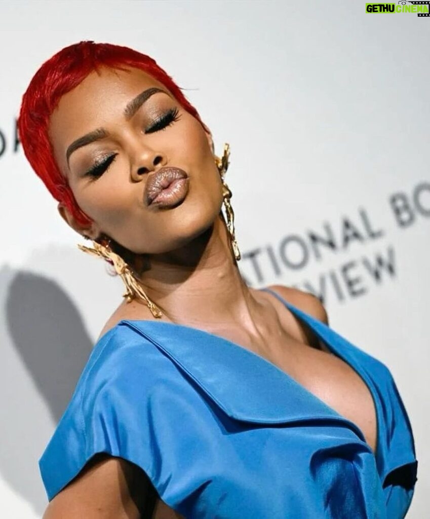 Teyana Taylor Instagram - I want to send a special thank you @nbrfilm for a night I will never forget. 💫Thank you bestowing this amazing honor upon me. I'm beyond touched and so, so grateful to have received the “Breakthrough Performance” Award! Thank you for seeing me and believing in me! 🌹 To my sister @avrockwell you are truly a gem. Thank you for your beautiful message, and thank you for YOU. This has been an amazing journey with you, and I’m happy we get to share these moments together! 🌹 A journey of walking “A Thousand And One” miles starts with a single step... To my village that helped me SHOW UP for INEZ. Let me start this by thanking my God Almighty, because through him all things are possible 🙏🏾 AV ROCKWELL, LENA, RISHI of Hillman Grad, MY BEAUTIFUL BABY GIRLS, MY PARENTS, EDDIE & JULIE of SIGHT UNSEEN, FOCUS FEATURES, the AMAZING CAST & CREW, the entire production staff. MY WME Family, THE AUNTIES & my whole support system! There would be no Inez without y'all. ❤️ Again, Thank you @nbrfilm for this amazing honor! 📸: @gettyimages @thehapablonde @andrewtess @nbrfilm