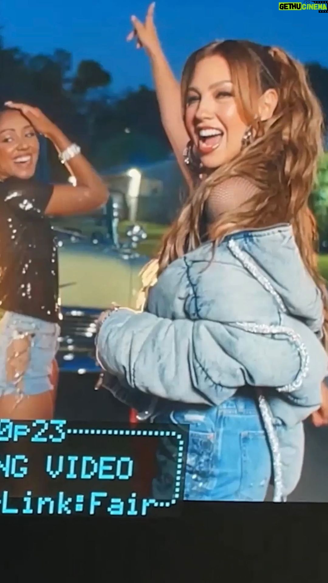Thalía Instagram - 🩷 Imágenes que nunca les compartí del rodaje de #CHORO 🤭 Nos aventamos otro video storytelling?? Ví que les gustó el del otro día ❤️ Déjenme saber en los comentarios sobre cuál canción desean 👇🏻 #BTS