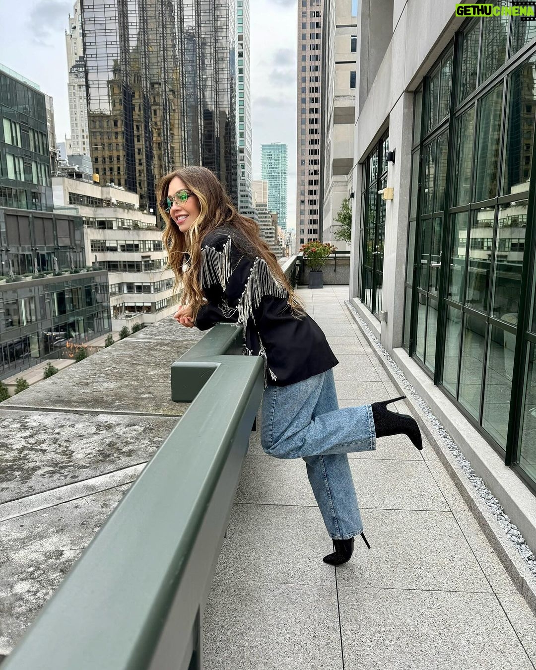 Thalía Instagram - 🤍 ready for the next chapter.~