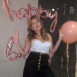 Thalía Instagram - Happy birthday, beautiful queen @lorenridinger you are my dear friend and we love you so much 💕🎉🎂 Feliz, feliz cumpleaños amiga querida.