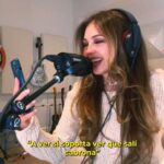 Thalía Instagram - STORYTIME!!! Así grabamos #CHORO ❤️🎧 #AMuchaHonra