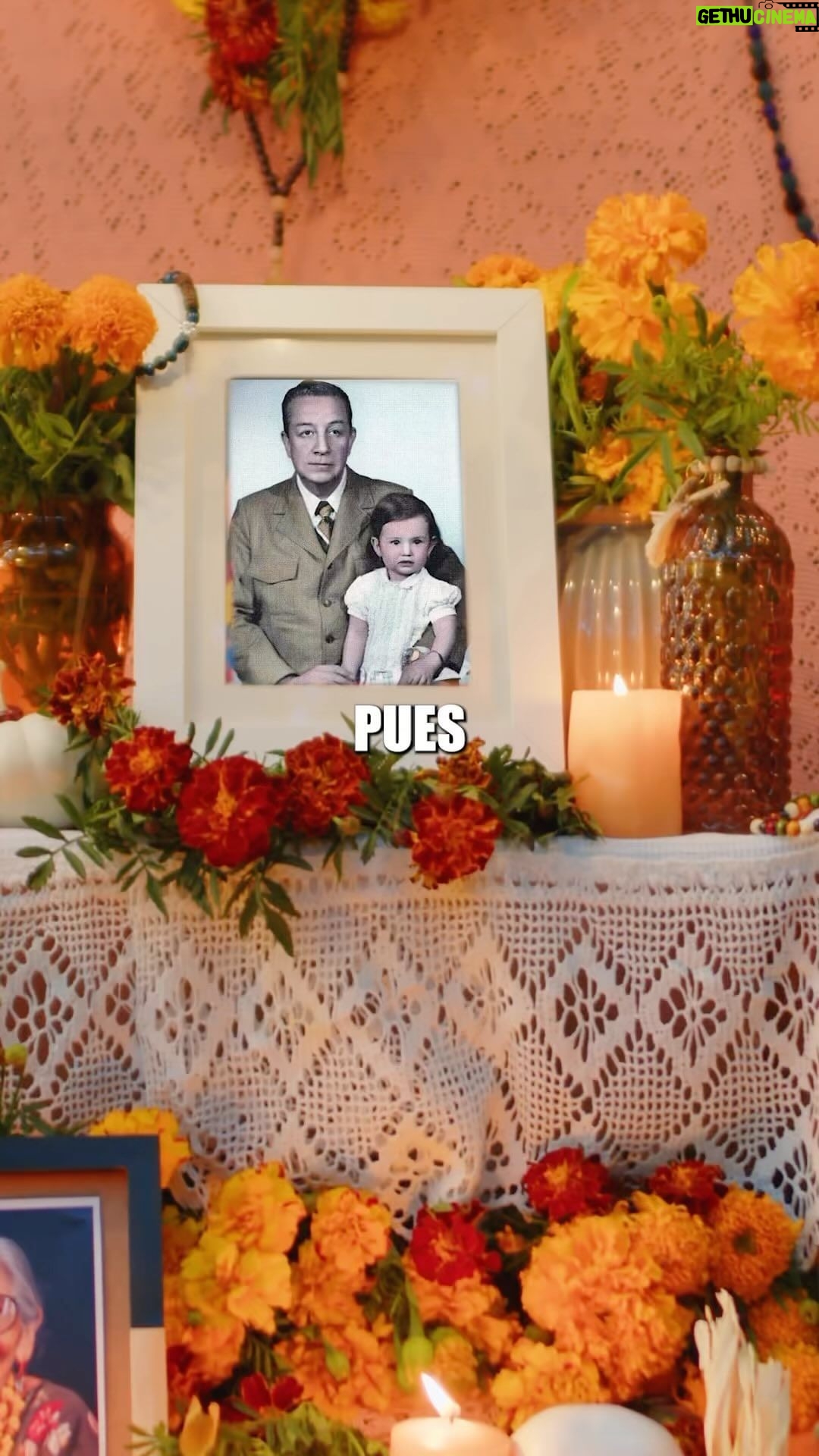 Thalía Instagram - Bellezas, en mi país celebramos el “Día de Muertos”, una tradición rica y vibrante que honra a nuestros seres queridos que han partido. 🙏🏼 Los días 1 y 2 de noviembre de cada año, las calles en México se llenan de colores, música y aromas, y lo que lo hace tan especial, tan único y diferente, es que no es un día de luto, sino una celebración de vida y memoria al recordar los que ya no están en este plano y nos acompañan en la memoria. 🕊️ Extraño siempre estas tradiciones de mi país, pero como dice mi canción “Mis Tradiciones”: 🎶 Mis tradiciones voy a cuidar, y a donde yo vaya, me acompañarán. ❤️🇲🇽 #DíaDeMuertos #México