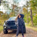 Thalía Instagram – Otoño y su magia 🍂🍁 #fallcolors