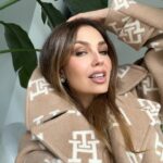 Thalía Instagram – Just Vibing ✨✨✨✨ @tommyhilfiger

Botas 👢de mi colección #ThaliaSodi @shopthaliasodi.