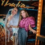 Thalía Instagram - Ayy que bien la pasamos anoche!!! 🐴🩷 Gracias @jimmyhumilde.rh por aventarte conmigo en esta nueva aventura! 🙏🏼 ESTA MEDIANOCHE 🚀 #BebéPerdón