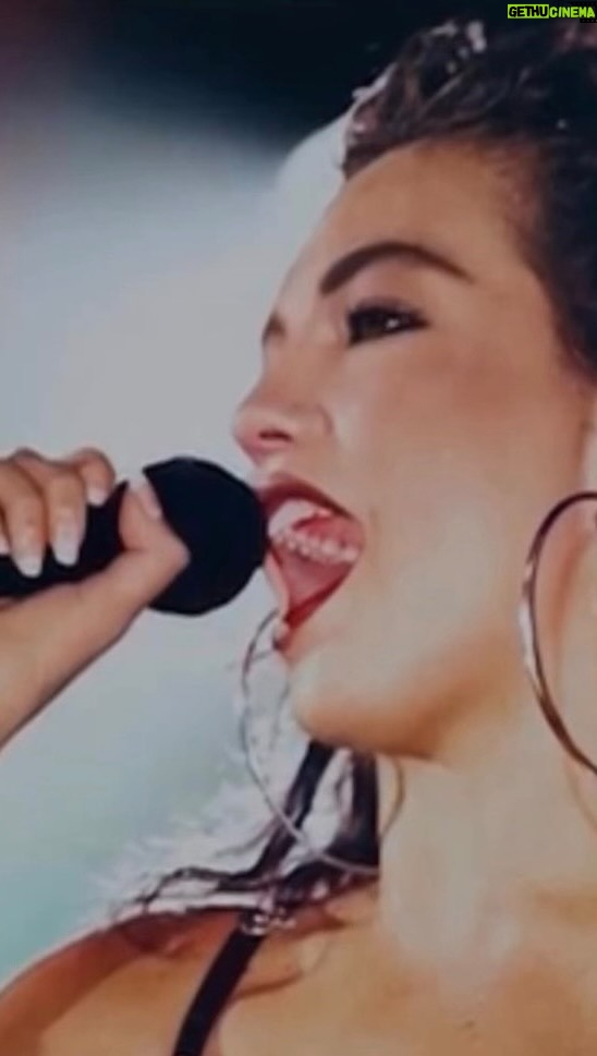 Thalía Instagram - “Amor a la Mexicana” is always on repeat, especially during #HispanicHeritageMonth 👏🎶