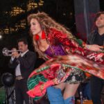 Thalía Instagram - Aún estoy procesando lo que vivimos ayer en NYC 🫶🏻. Qué emoción ver a miles de almas vibrando juntas, disfrutando de nuestra música, conectándose con nuestras raíces y celebrando lo que somos.🎉 ¡Que viva MÉXICO y todos sus colores, la amabilidad de nuestra gente y esa pasión que nos caracteriza! Me siento muy orgullosa de haber nacido en un país tan bendecido. GRACIAS. ¡LOS AMO! 🇲🇽❤️ #AMuchaHonra #VivaMexico