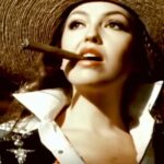 Thalía Instagram - Mi México lindo y querido, GRACIAS POR TANTO. ¡Hoy celebramos!❤️ 🇲🇽#AMuchaHonra
