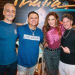 Thalía Instagram - Ayy que bien la pasamos anoche!!! 🐴🩷 Gracias @jimmyhumilde.rh por aventarte conmigo en esta nueva aventura! 🙏🏼 ESTA MEDIANOCHE 🚀 #BebéPerdón