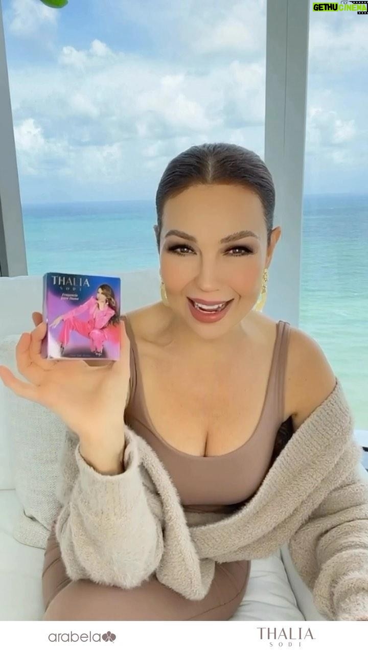 Thalía Instagram - 💖 GIVEAWAY Tú puedes ser una de las primeras en tener la nueva Fragancia de @Thalia y Arabela ¡Participa y Gana! ¿Quieres saber cómo? Es muy fácil participar, solo tienes que seguir estos pasos: 1.Sigue las cuentas de @thalia y @arabelamexicooficial. 2.Dale like a esta publicación y compártela en tus historias. 3.En los comentarios etiqueta a 1 amig@ y agrega los #ThaliaxArabela y #CelebraConArabela. Tendremos 5 ganadores, comenta las veces que quieras y así tienes más probabilidades de ganar en nuestro sorteo. ➡Tienes hasta el martes 12 de septiembre de 2023 a las 12:00 pm (hora CDMX) para participar, si cumples con todos los requisitos entrarás al sorteo. 📌Dinámica válida solo en México. 📌 L@s 5 ganador@s se obtendrán por sorteo y l@s daremos a conocer el próximo miércoles 13 de septiembre de 2023 en nuestras historias. 📌 El seguimiento a los ganadores se realizará por DM. 📌 Esta dinámica es ajena a Instagram. 📌Consulta las bases completas en el link: https://bit.ly/BasesGiveawayCelebraJuntoaThalia Importante. Ésta es la única cuenta oficial de Instagram por la cual te contactaremos en caso de resultar ganador de esta dinámica. . . . #ArabelaMéxico #Dinámica #Giveaway #ThaliaxArabela #ThaliaSodi #Thaliacare