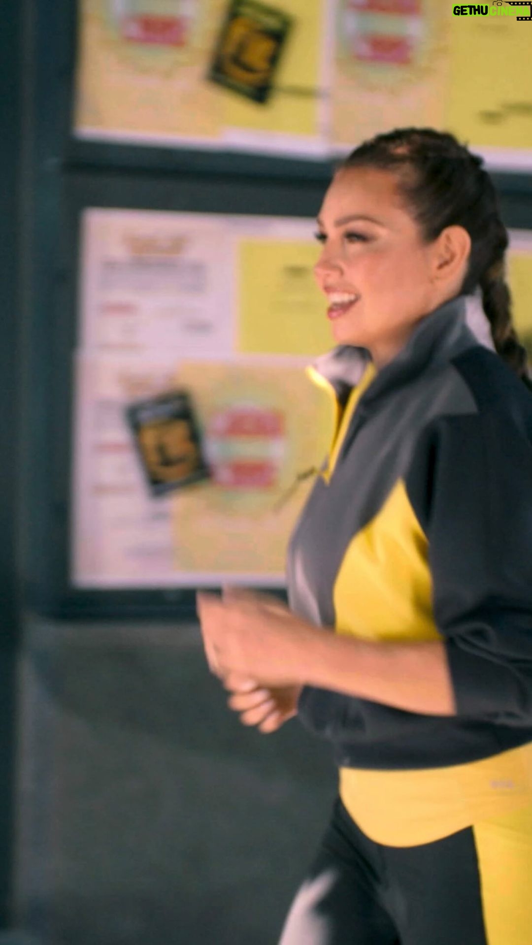 Thalía Instagram - ¿Cuál es su forma favorita de hacer cardio? 🫶🖤💛 A mi me encanta bailar hasta el cansancio. 💃 @smartfitmx