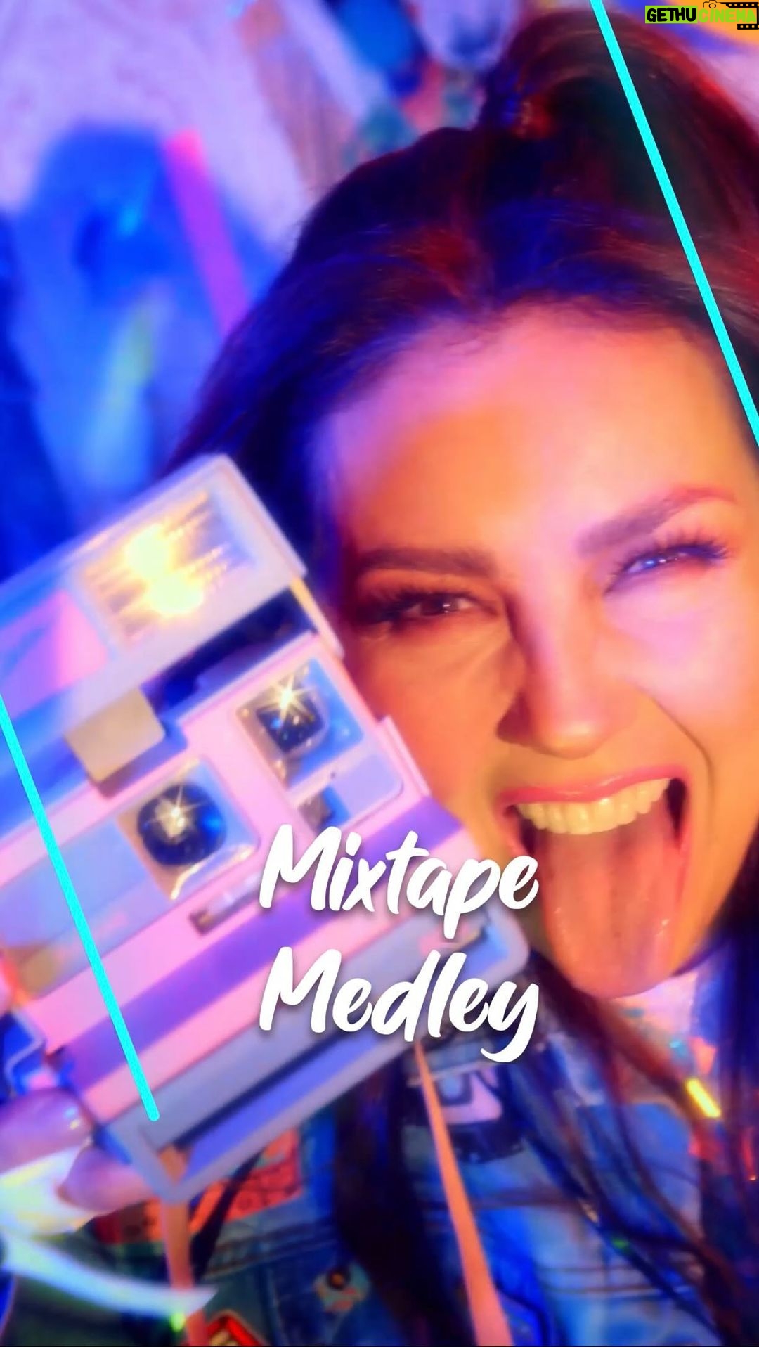 Thalía Instagram - 🎶No voy en tren 🚇 voy en avión ✈️ 🔥 ¡GRACIAS bellezas, por sus hermosos comentarios! 😍 Me alegra muchísimo saber que están encantados con el videoclip de #MixtapeMedley. ❤️🔥 Sigan viéndolo y compartiéndolo. 📺 LINK EN BIO.