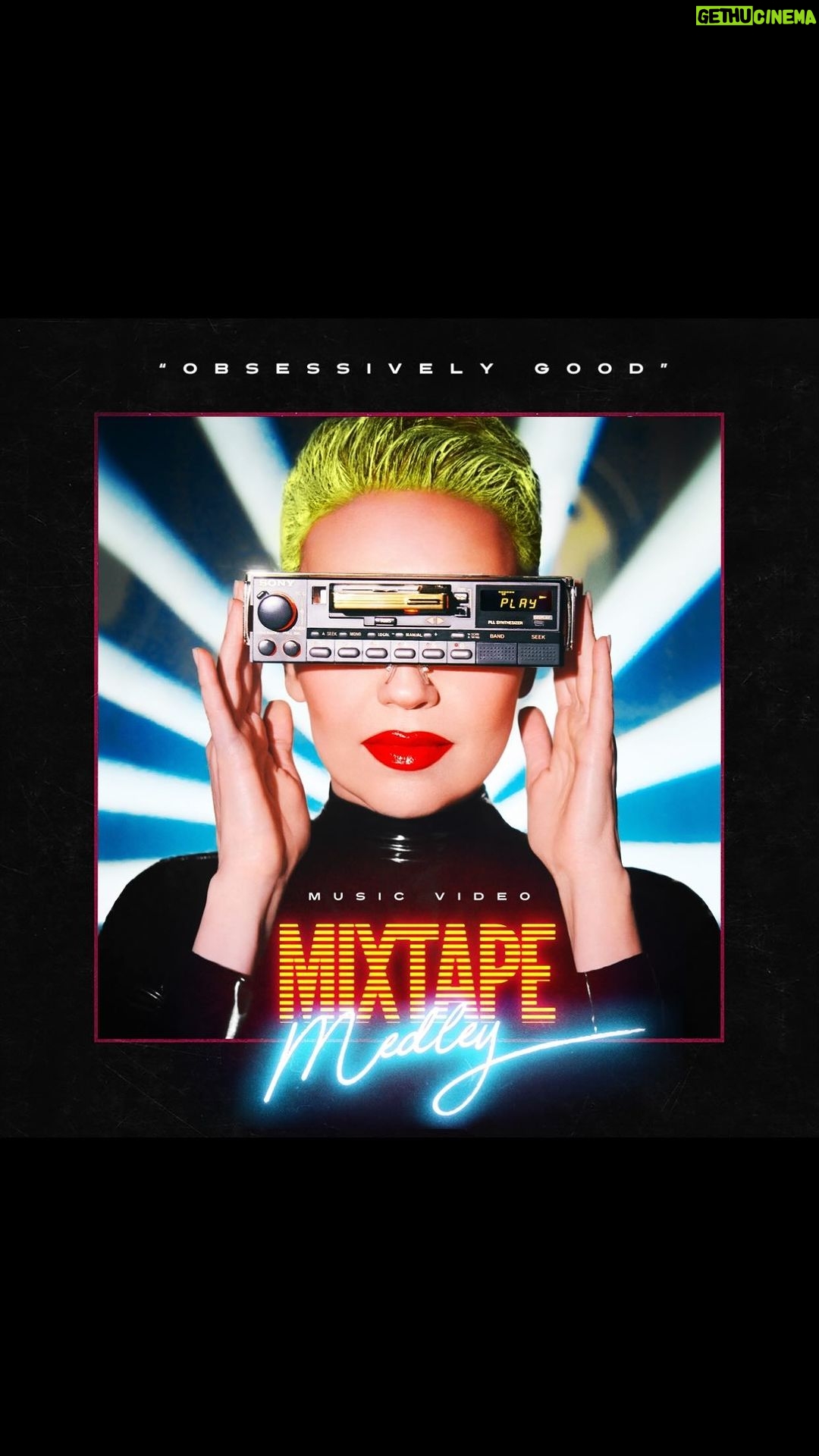 Thalía Instagram - MIXTAPE MEDLEY 🔥 OUT NOW!! 🖤 ¡Tengo una obsesión con este videoclip! 😍😱 Me dejan saber cuál es su parte favorita. LOS AMOOO 💋 LINK EN BIO 📺 Credits: 🎥 Director: @enriquevegaphoto 📸 Director of Photography: @fionayeduardo 🎞️ Editing: @marios_elgriego & @enriquevegaphoto 🌈 Color: Gerardo Valencia & Erik Guzmán Mejía at The Room Studio 📺 VFX: @marios_elgriego & @driverlabnyc ✈️ Neon VFX: Heriberto Cardenas at @dekaestudio 💡 Lighting: @arcssl 🎸 Production Designer: @stocktonhall 👗 Fashion Stylist: @irmastyle 💄 Makeup Artist: @makeupbyanely 🪮 Hairstylist: @jennifermatoshair #Mixtape #ThaliasMixtape #Medley