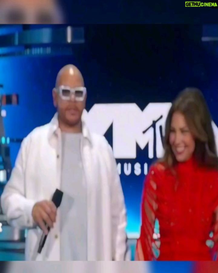 Thalía Instagram - ¡Qué noche para la música latina! ¡La música en español arrasando en los #VMAs! 🎶💥 ¡Cada presentación una mejor que la otra dándolo todo! 🥳 Latinos con todo el PODER global. ¡Gran noche para nuestra música! ☝🏼✨️🎶💥
