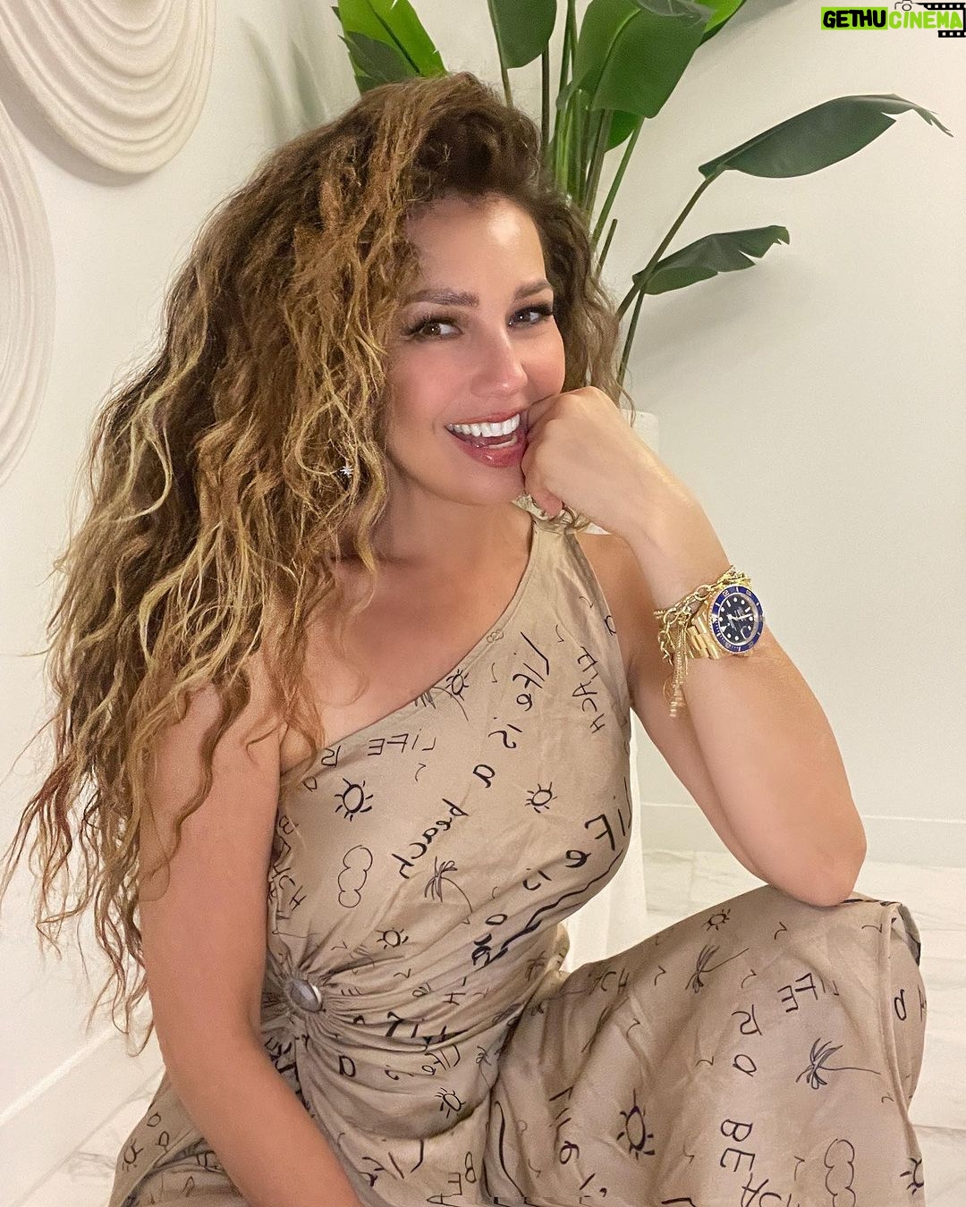 Thalía Instagram - Felicidad absoluta, llena de agradecimiento 🙏🏼Feeling HAPPY celebrating life!