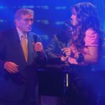 Thalía Instagram – En el camino de la música hay momentos que no se olvidan jamás, hace más de una década fui invitada a participar en el álbum de estudio “Viva Duets” junto a este gran artista de la música Estadounidense, el señorón @itstonybennett. Un proyecto musical hermoso, que celebra la vida de un ícono de la música que inició su historia musical hace más de 8 décadas atrás. 

Durante la grabación de la canción “The Way You Look Tonight” uno de sus más grandes clásicos, viví hermosos momentos al lado de este maestro de maestros, que atesoraré en mi corazón. Aunque hoy nos embarga la tristeza de su partida nos alegramos enormemente por sus gigantes aportes a la música, pero sobre todo agradezco a Dios la bendición de haber podido compartir junto a él, uno de mis lugares más amados, el escenario. 

Vuela alto Tony, mientras aquí nosotros seguiremos escuchando el regalo de tu voz, yo imagino que tu alma está cantando libre en tu nuevo destino.